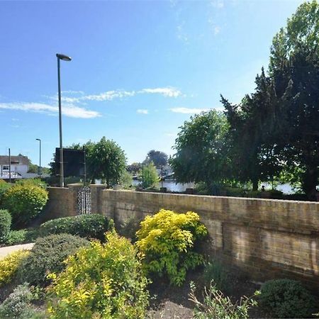 Thames View Apartments Staines-upon-Thames Esterno foto