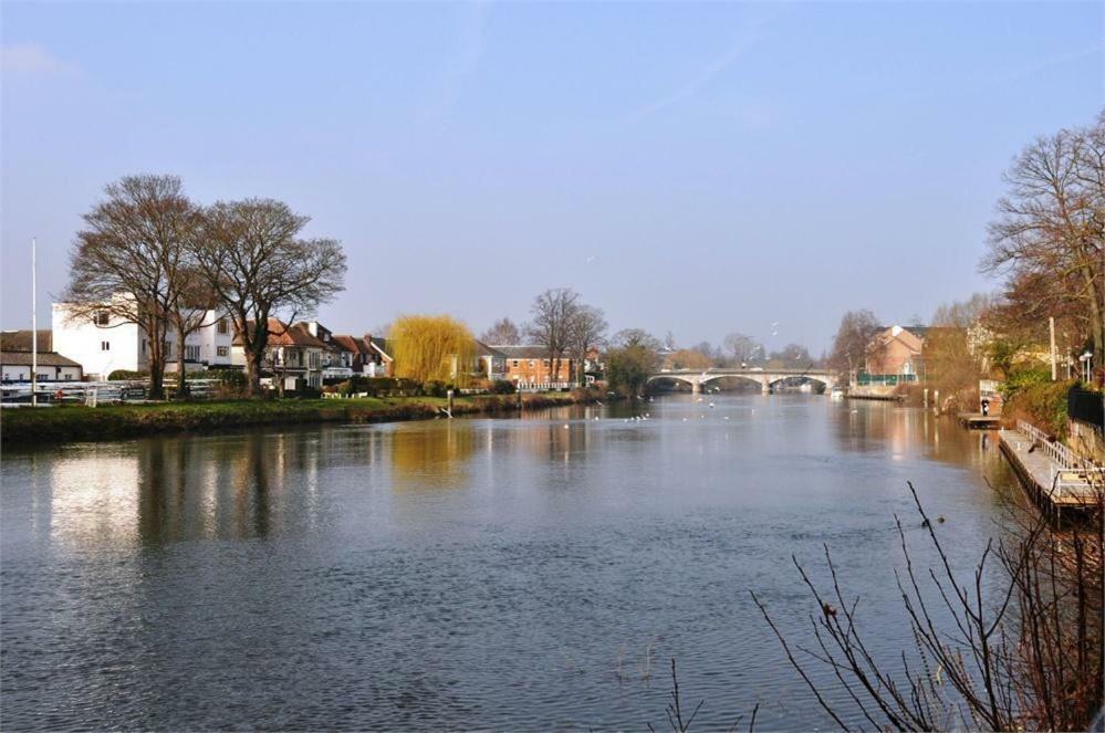 Thames View Apartments Staines-upon-Thames Esterno foto
